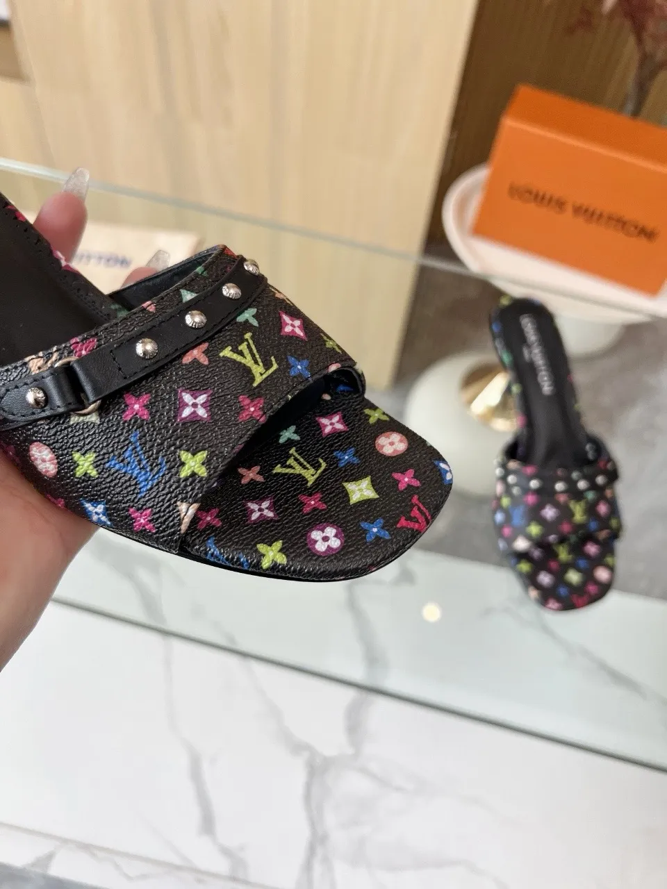👟👟出厂价380👟👟  真皮底+30  LV35-43。 Heel height 5.5cm 35-43. Like a rubber sole. Genuine leather bottom +30